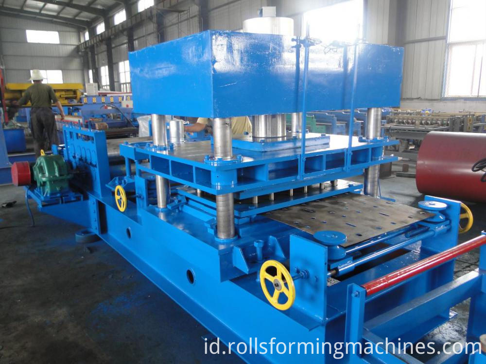 punching punching--Freeway Steel Guardrail Forming Machine